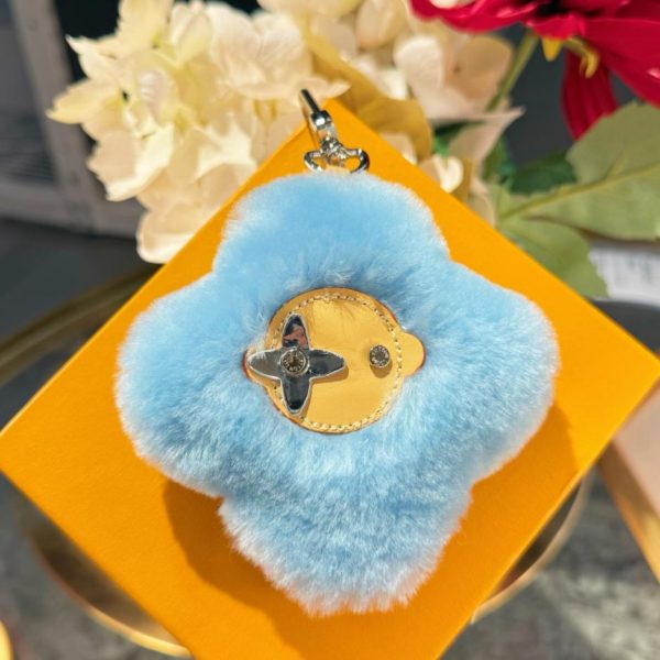 designer,replica,clothing,fake,1:1,lv,luxury,high quality New Arrival: LOUIS VUITTON VIVIENNE SHEARLING Sunflower Pom-Pom Keychain/Bag Charm (4DB0D0)