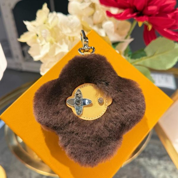 designer,replica,clothing,fake,1:1,lv,luxury,high quality New arrival: LOUIS VUITTON VIVIENNE SHEARLING Sunflower Pom-pom Keychain/Bag Charm (5N06RD)