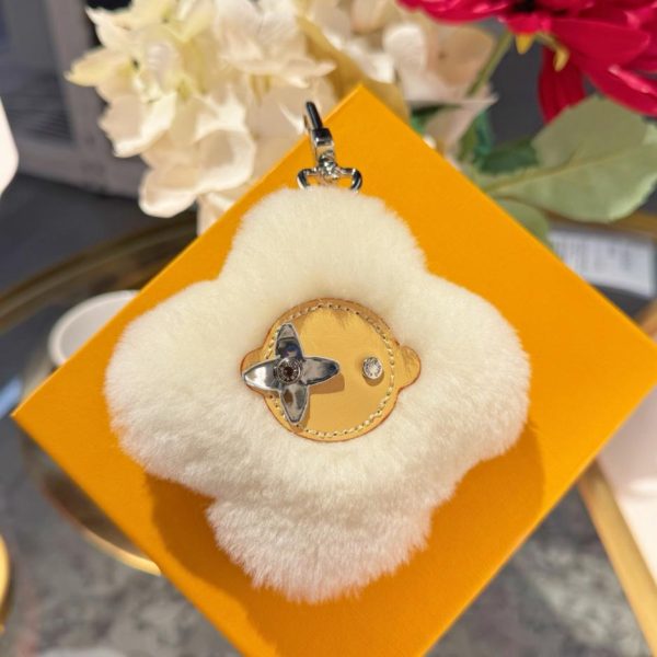 designer,replica,clothing,fake,1:1,lv,luxury,high quality New Arrival: LOUIS VUITTON VIVIENNE SHEARLING Sunflower Pom-Pom Keychain/Bag Charm (ANU83B)
