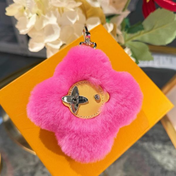 designer,replica,clothing,fake,1:1,lv,luxury,high quality New arrival: LOUIS VUITTON VIVIENNE SHEARLING Sunflower Pom-pom Keychain/Bag Charm (FWAGW8)