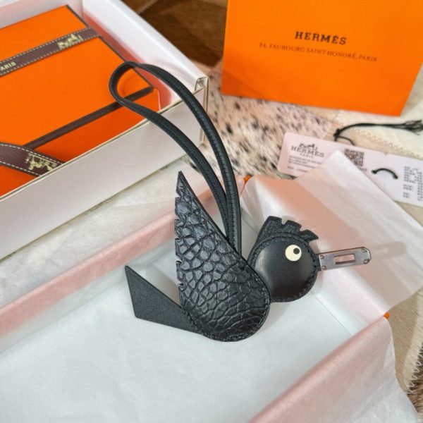 designer,replica,clothing,fake,1:1,lv,luxury,high quality New Hermes Bird charm, a small bird and crocodile charm for Hermes bags (4OV5JD)