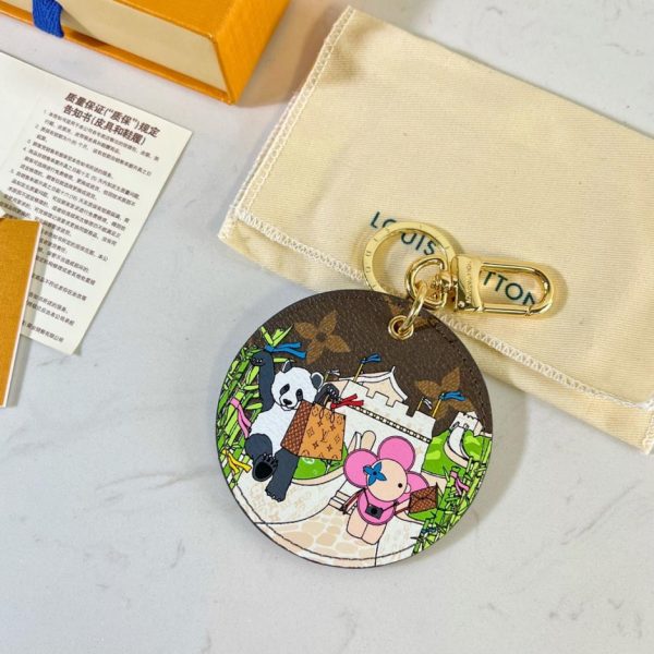 designer,replica,clothing,fake,1:1,lv,luxury,high quality LV keychain, round tag keychain M00500ILLUSTRE CHINA WALL XMAS bag charms and keychains (LRDIHL)
