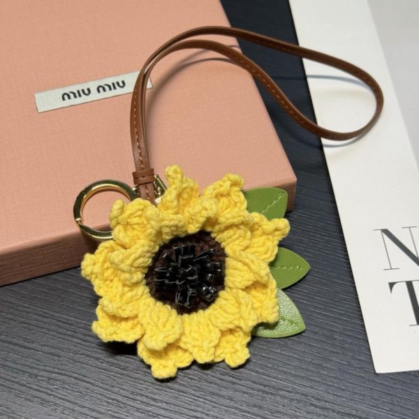 designer,replica,clothing,fake,1:1,lv,luxury,high quality New Miu Miu limited edition crochet flower pendant (D55QAL)