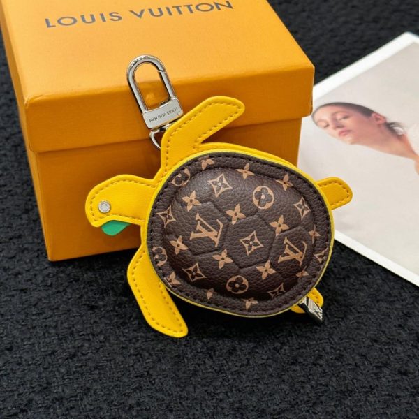 designer,replica,clothing,fake,1:1,lv,luxury,high quality New LV turtle pendant (RO1CCF)