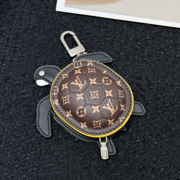 designer,replica,clothing,fake,1:1,lv,luxury,high quality New LV turtle pendant (D2VUUS)