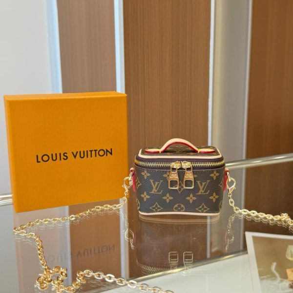 designer,replica,clothing,fake,1:1,lv,luxury,high quality Louis Vuitton Mini Microvanity Cosmetic Crossbody Bag (M3FOXO)