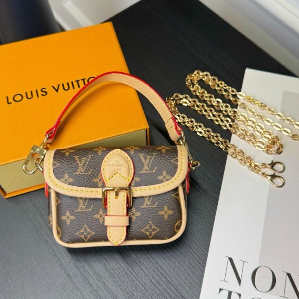 designer,replica,clothing,fake,1:1,lv,luxury,high quality New LV Nano Diamond Mini Baguette Bag (1HFFWJ)
