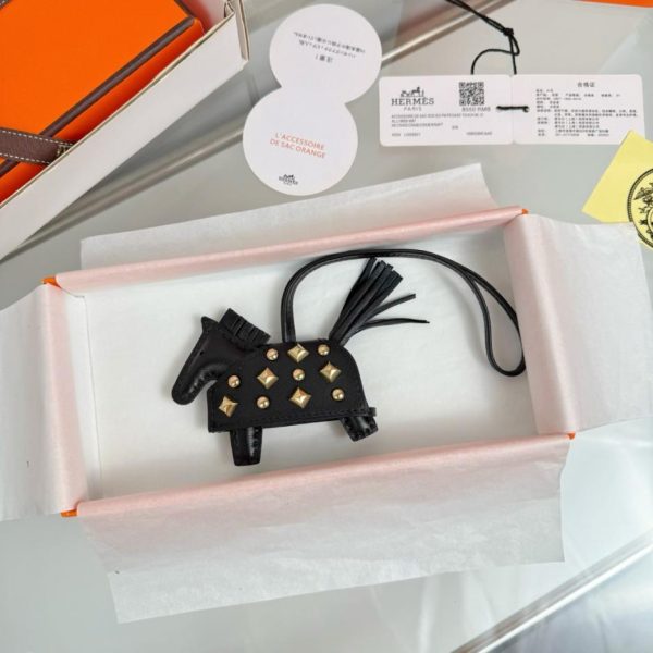 designer,replica,clothing,fake,1:1,lv,luxury,high quality New HERMES Rodeo Robeo Coeur studded pony bag charm/keychain, hand-stitched in lambskin (NO26KN).